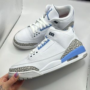 Deadstock Air Jordan 3 Retro 'UNC’ size 10